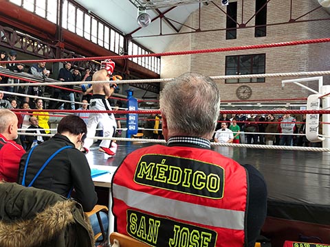 Combates en ring, apoyo ambulancia